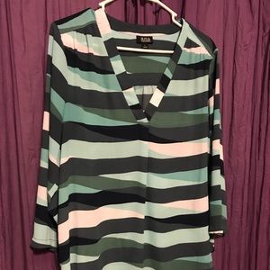 Sheer quarter sleeve tunic